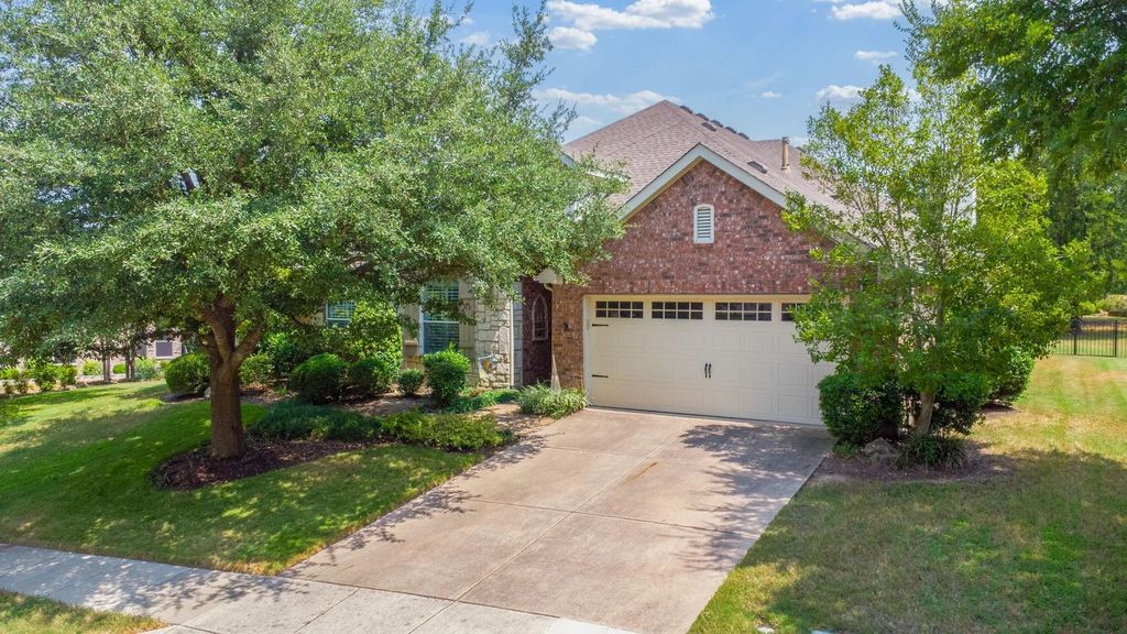919 Quarry Oaks Drive, Fairview