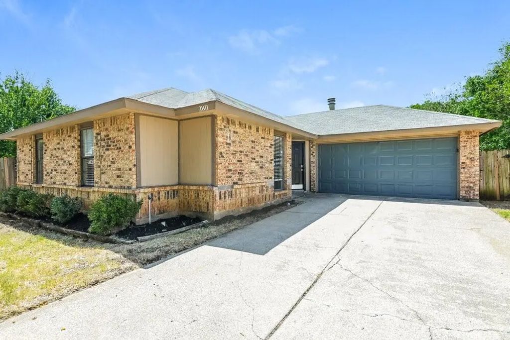 2811 Galemeadow Drive, Fort Worth
