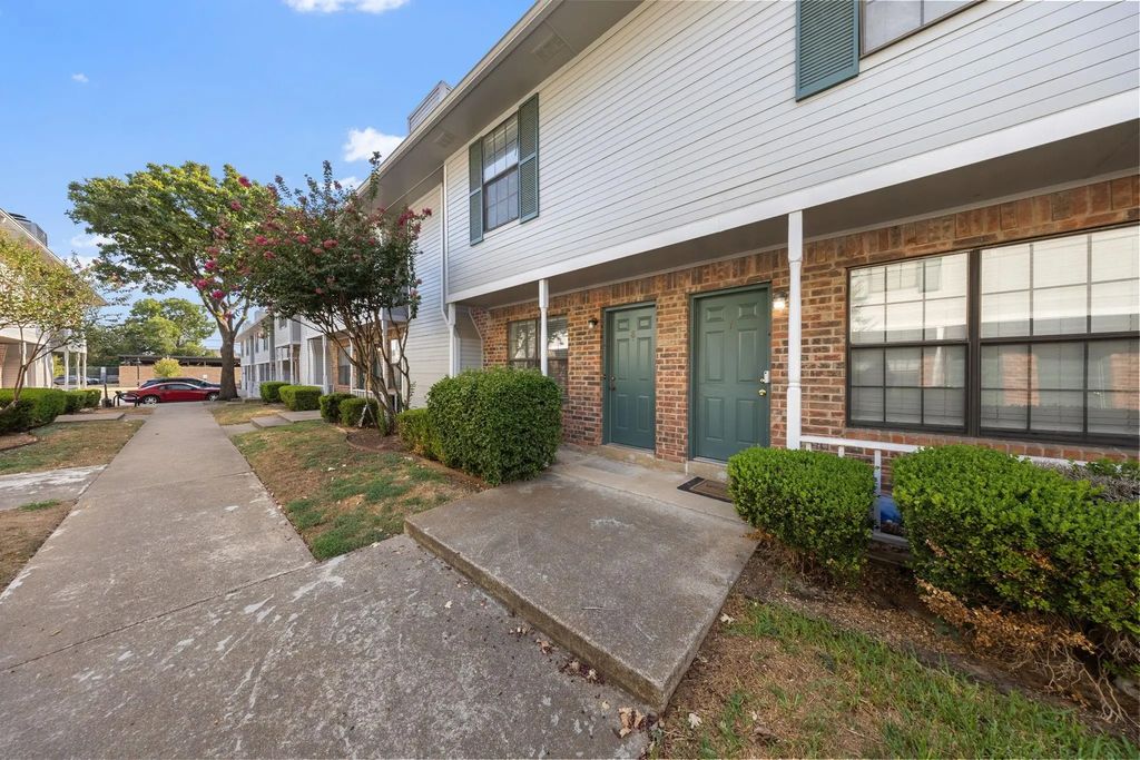 929 W Hickory Street A8, Denton