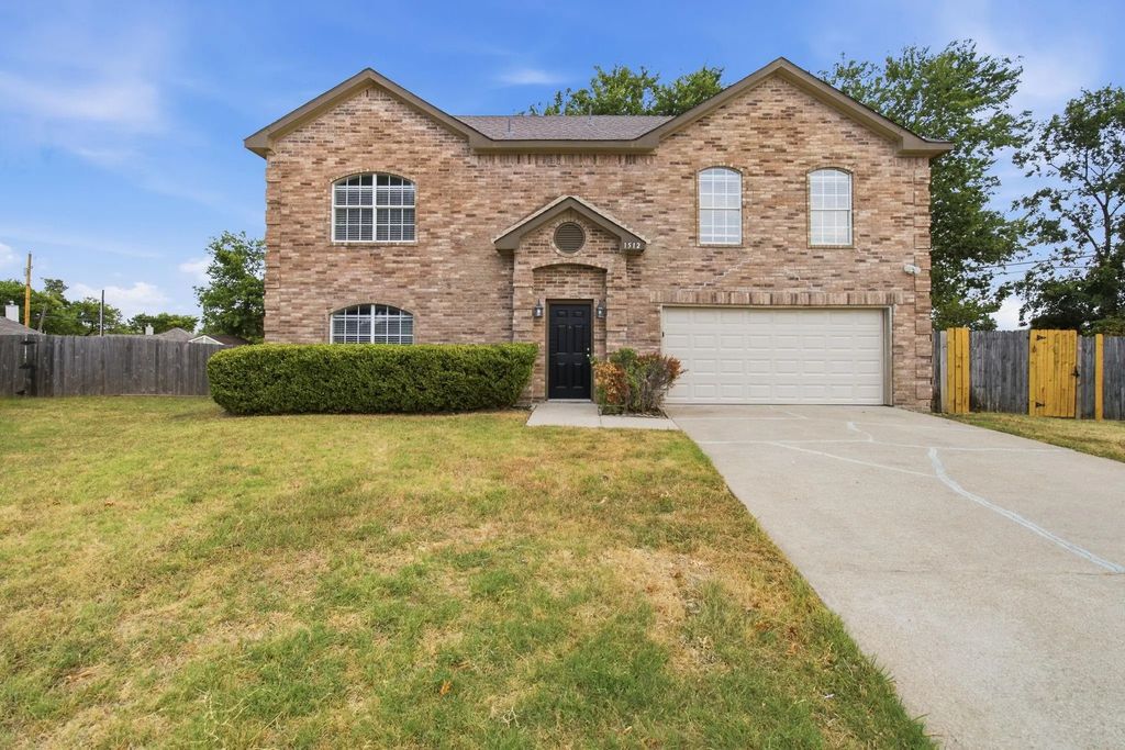1512 Yellowbird Court, DeSoto