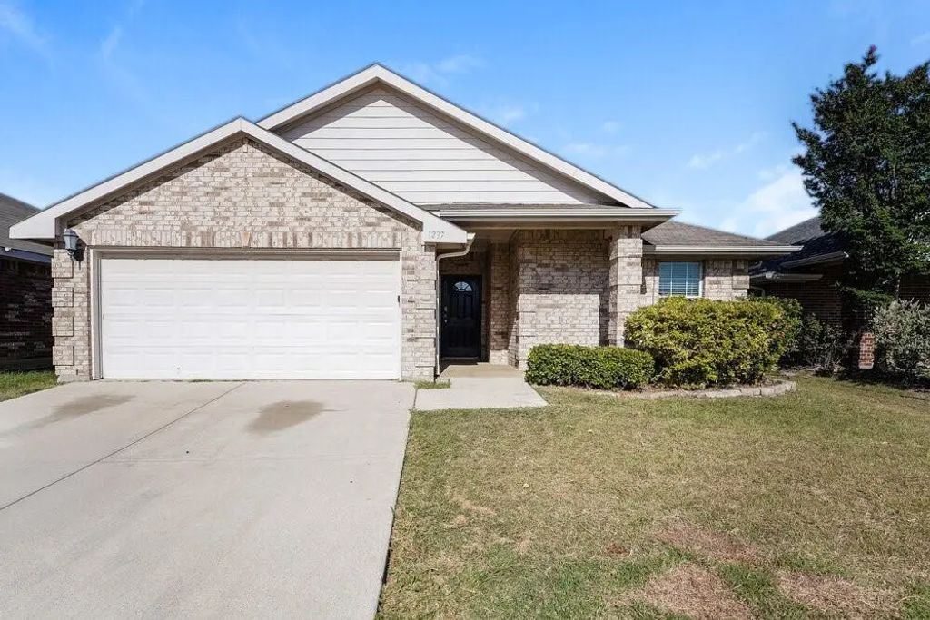 1237 Camden Yard Drive, Fort Worth