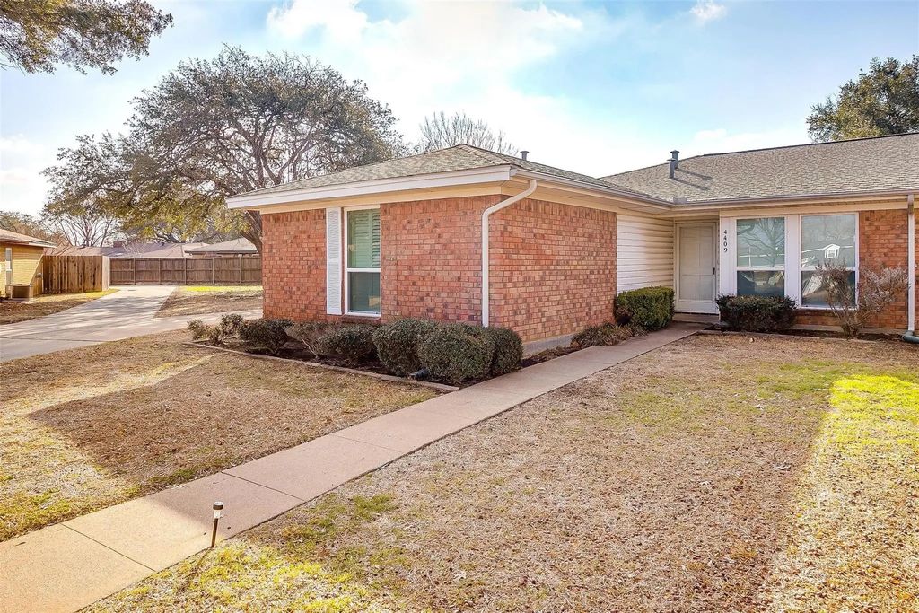 4409 Altamesa Boulevard, Fort Worth