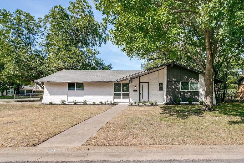240 Collins Drive, Burleson