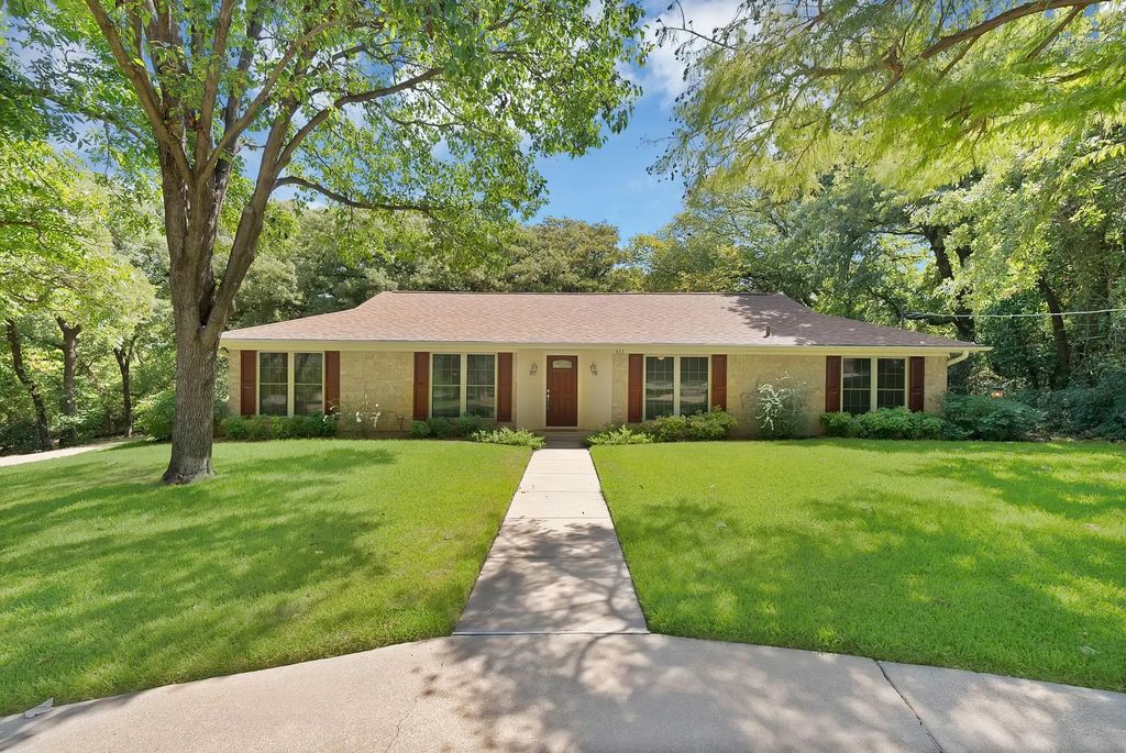 451 Cooks Lane, Fort Worth