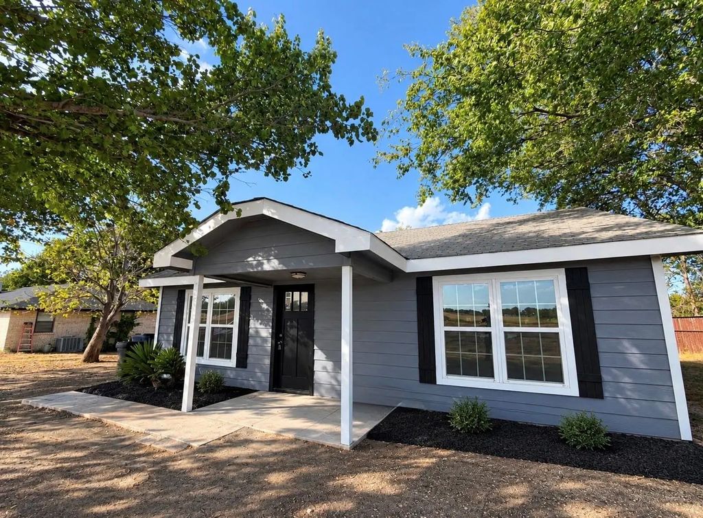 2605 Howard Road, Waxahachie