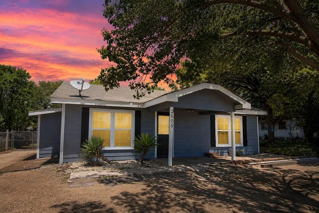 2605 Howard Road, Waxahachie