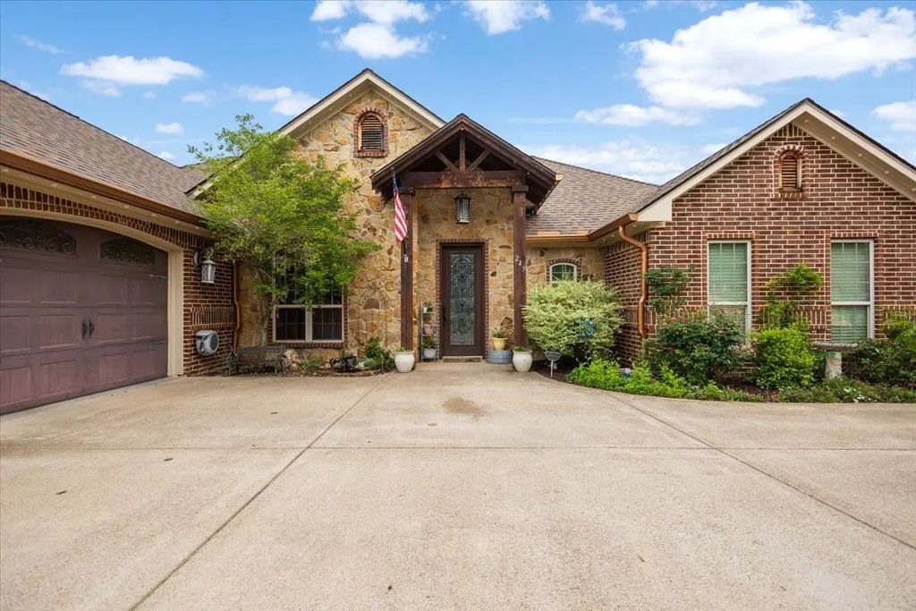 249 Heritage Court, Lindale