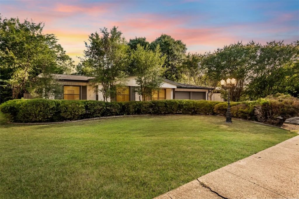 2328 Globe Avenue, Dallas