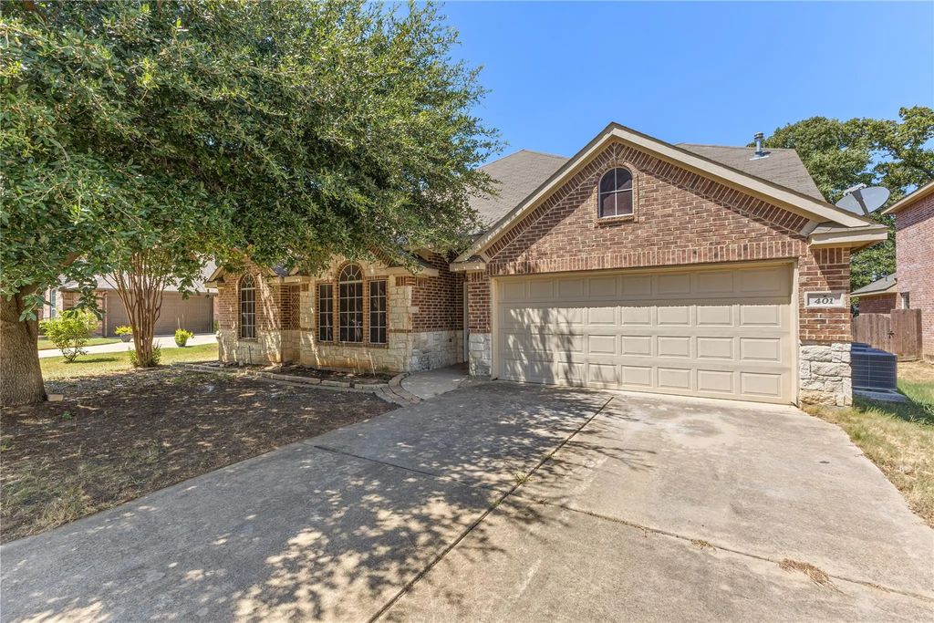 401 Hidden Knoll Drive, Burleson