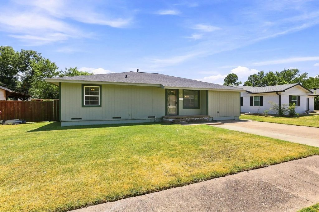 117 Leslie Street, Bonham