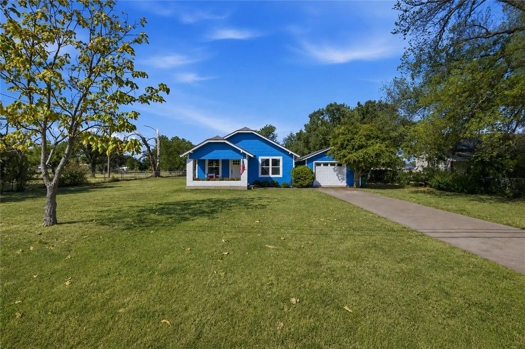 504 Fannin Street, Millsap