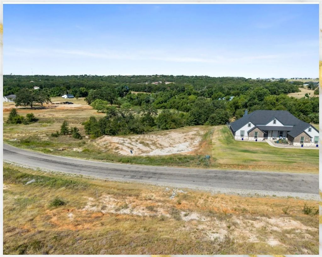 1077 Gonzollas Road, Springtown