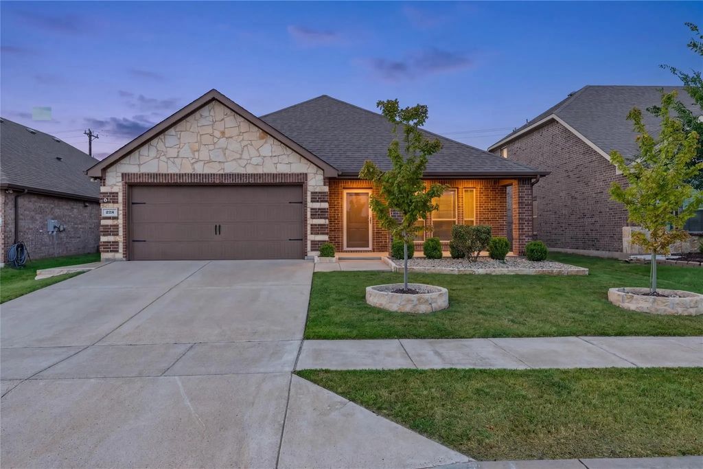228 Sunny Corner Road, Royse City