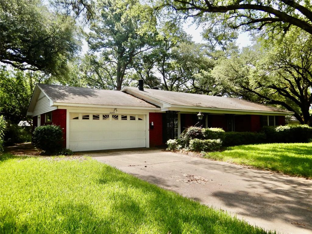 2049 River Road, Shreveport