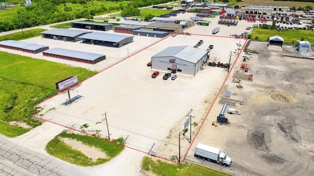 2827 W Highway 82, Gainesville