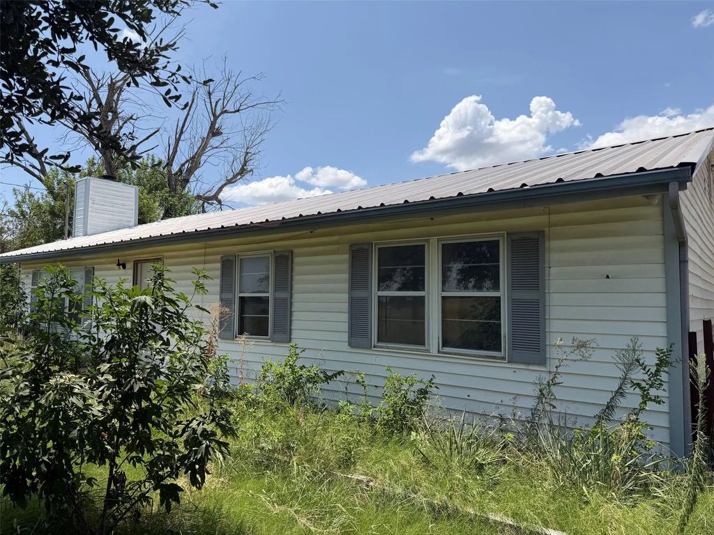 913 County Road 1003a, Godley