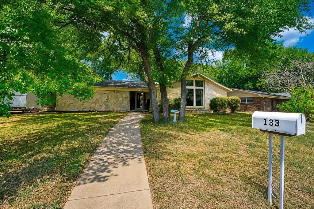 133 Oakhurst Drive, Bedford