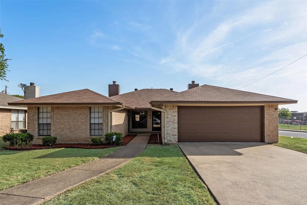 215/217 Silver Creek Drive, Duncanville