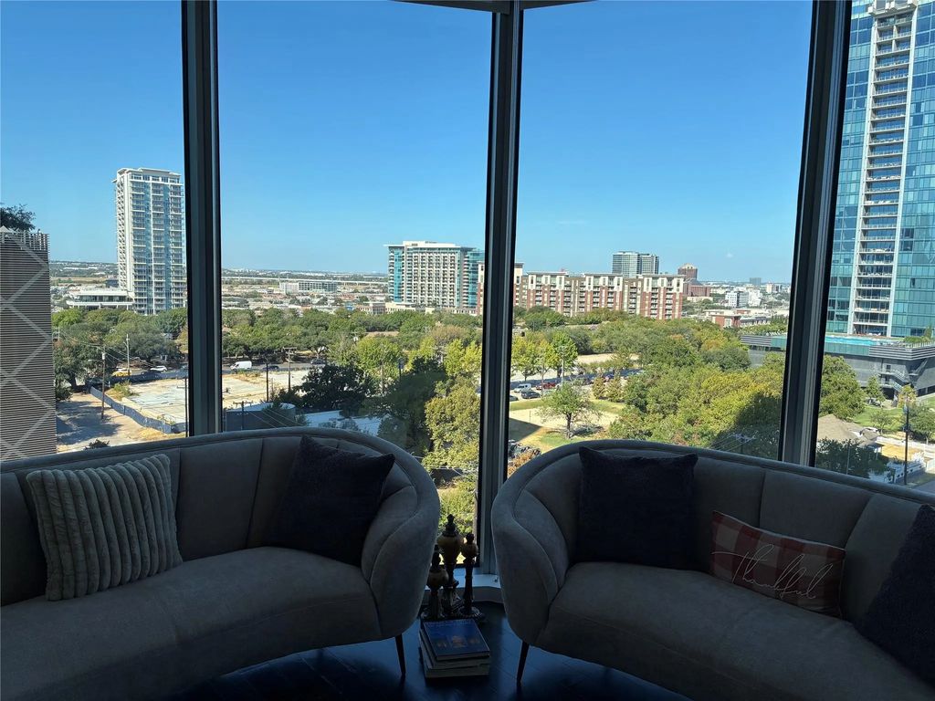 2900 Mckinnon Street 804, Dallas
