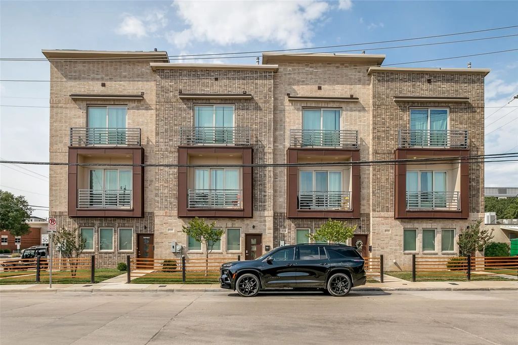 324 Feliks Gwozdz Place, Fort Worth
