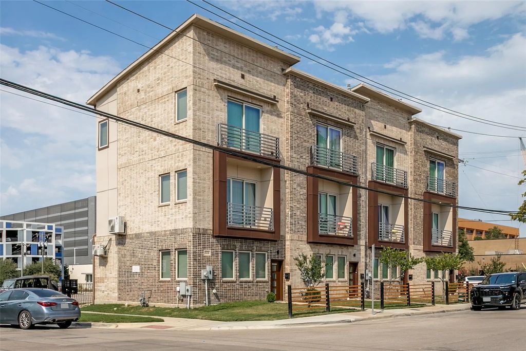 312 Feliks Gwozdz Place, Fort Worth