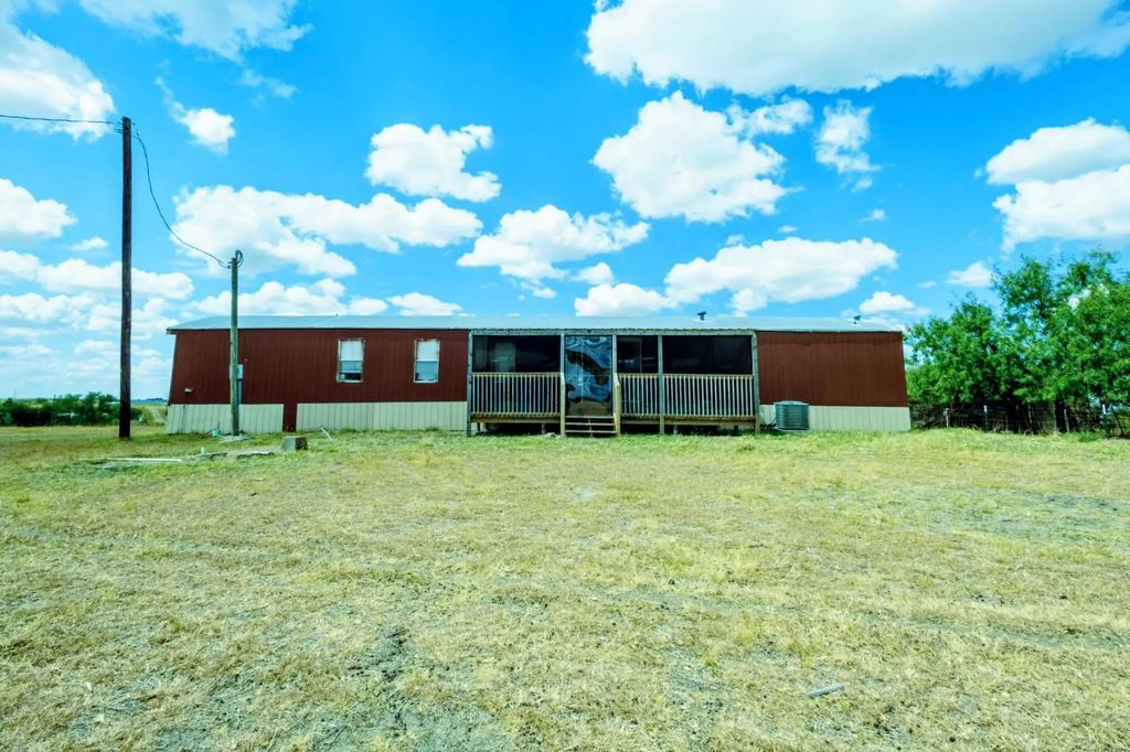 131 Clover Court, Hubbard