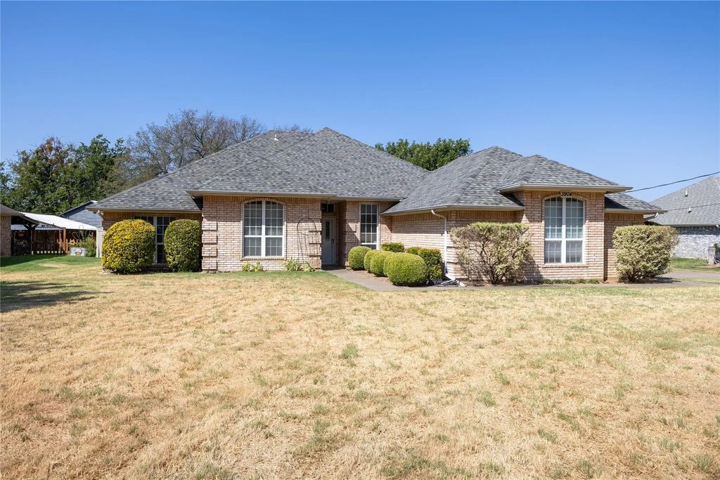 3904 Santa Cruz Street, Granbury