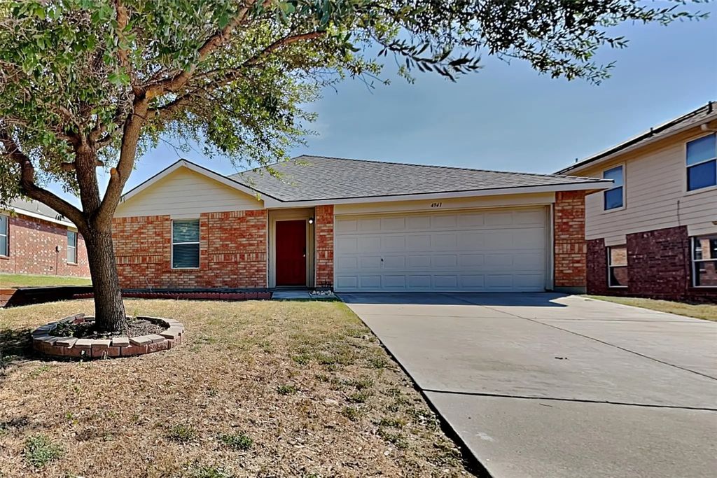 4941 Water Ridge Lane, Fort Worth