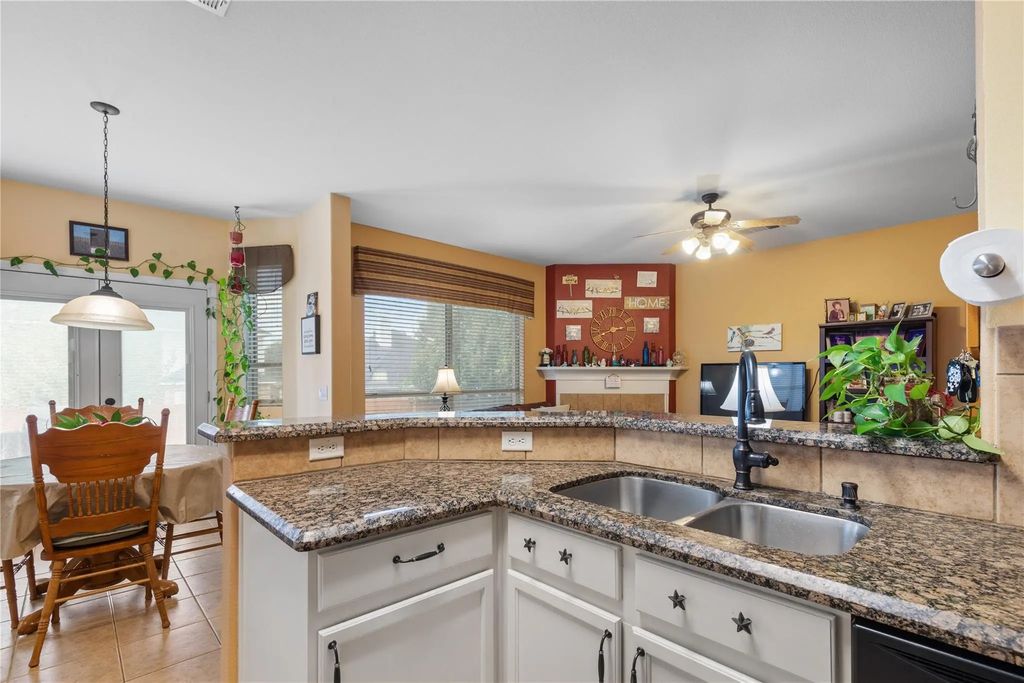 615 Rosarita Road, Arlington