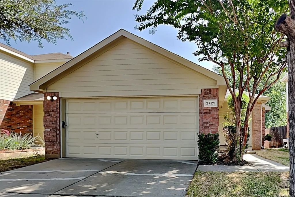 2729 Mountain Lion Drive, Fort Worth