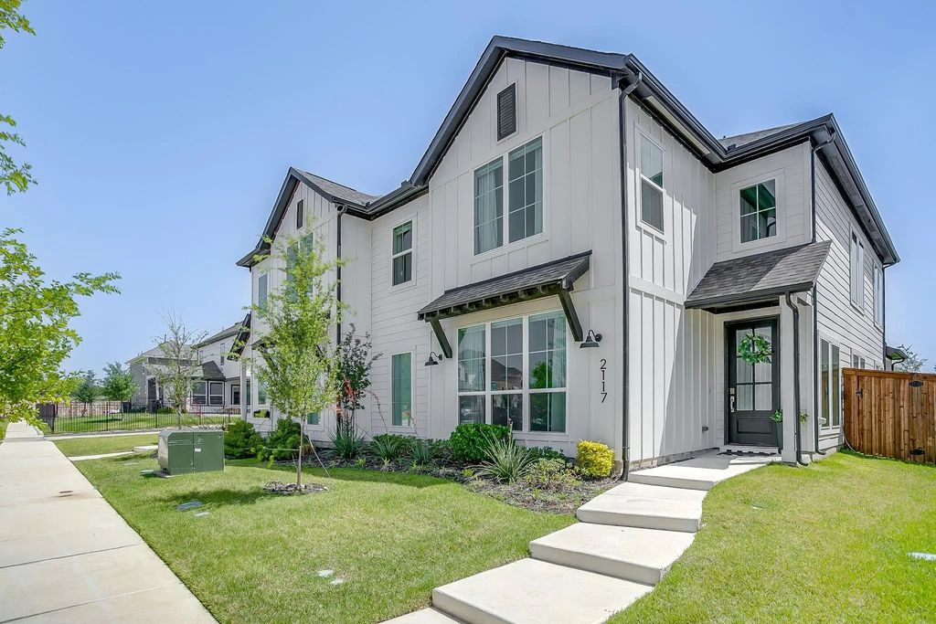 2117 Eastus Lane, Fort Worth