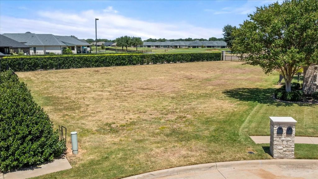 1402 Amsterdam Court, Granbury