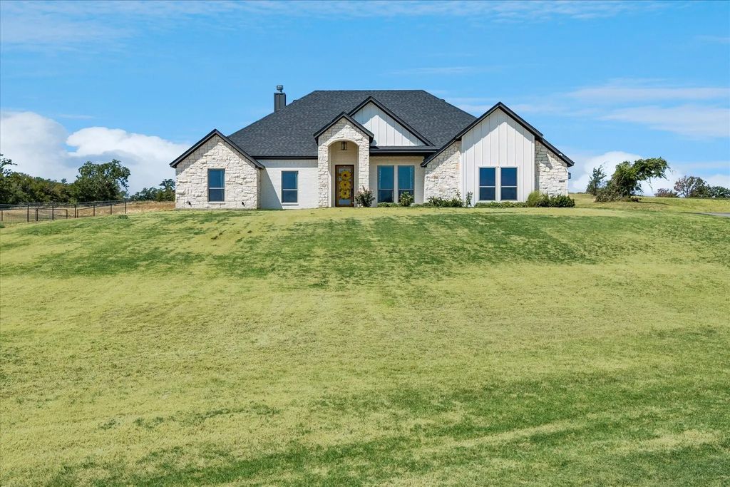 10020 Valley Oak Court, Springtown