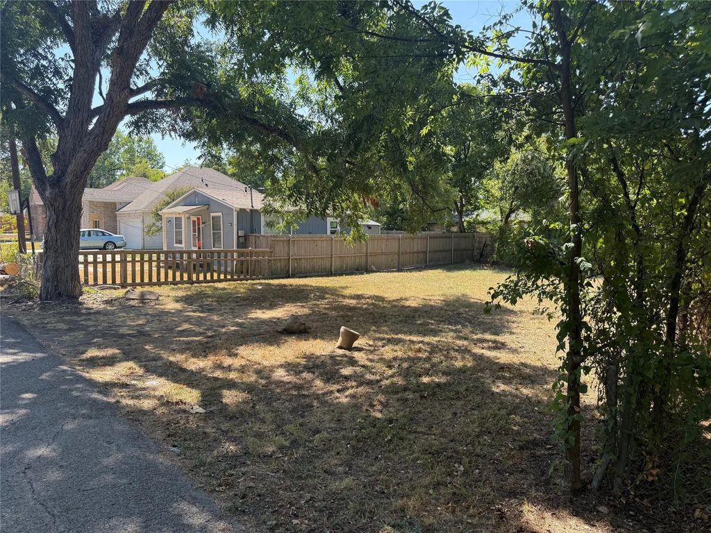 102 Frazier Street, Terrell