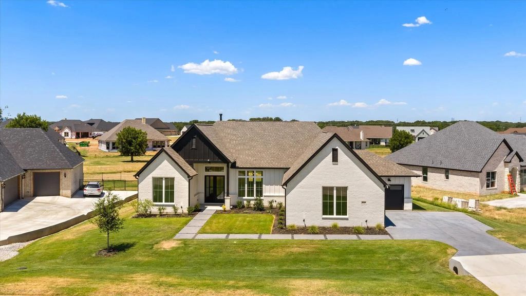 2119 Middlewood Circle, Granbury