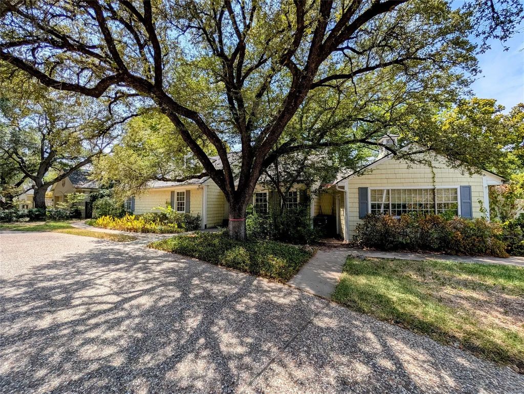 215 N Rivercrest Drive, Fort Worth