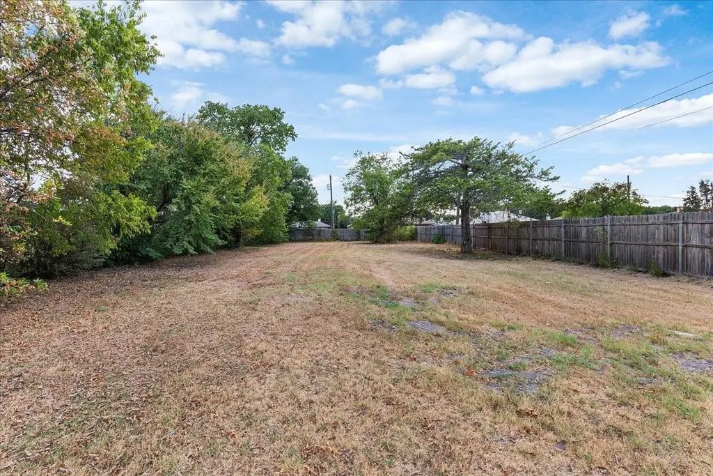 2801 Crystal Drive, Balch Springs