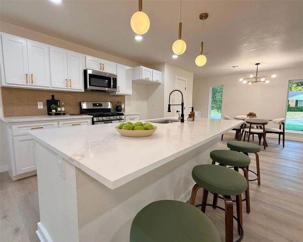 12911 Mitchwin Road, Farmers Branch