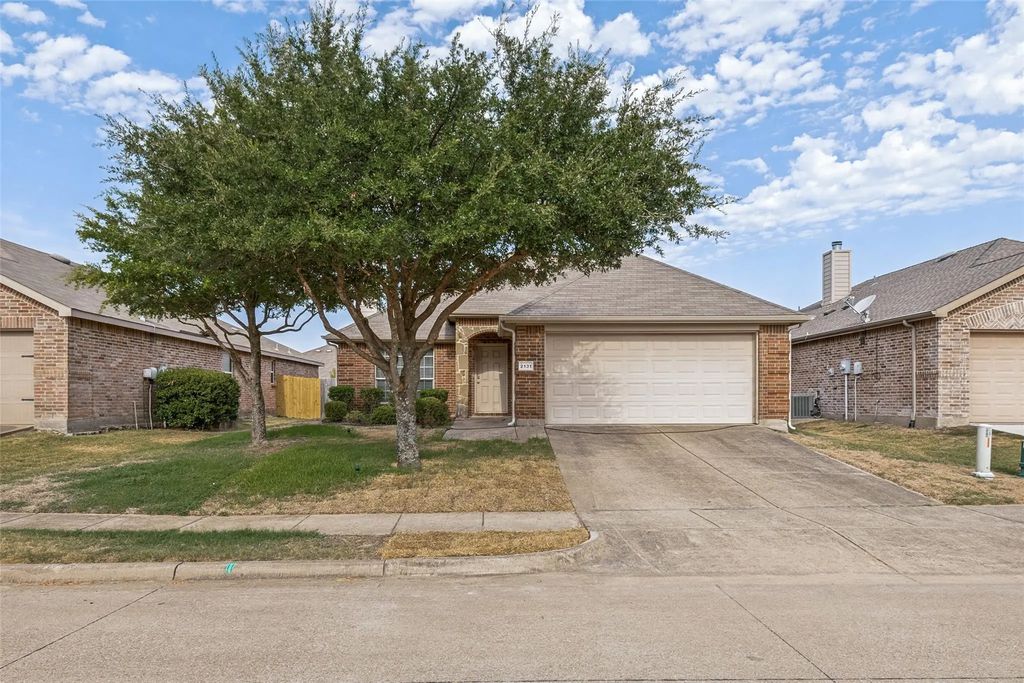2131 Rains County Road, Forney