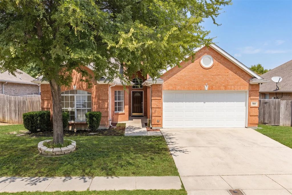 5541 Flynn Court, Fort Worth