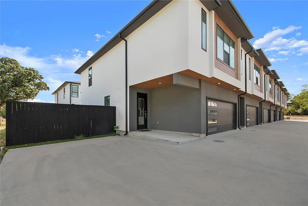 7336 Flyers Way, Dallas