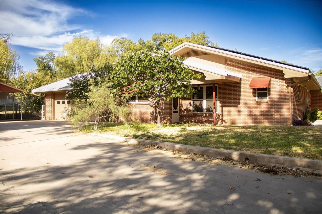 405 W Neely Avenue, Comanche