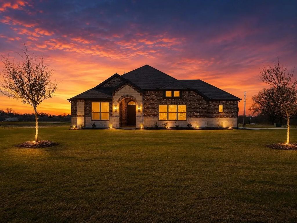 725 Windward Court, Lowry Crossing