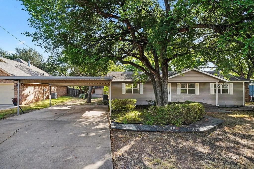 4305 Lucero Drive, Granbury