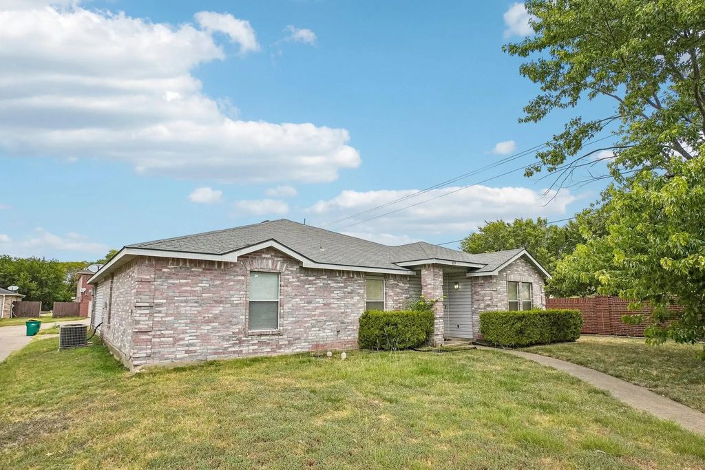 659 Pondview Drive, Cedar Hill