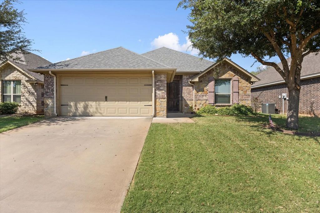 1411 Lauren Lane, Granbury