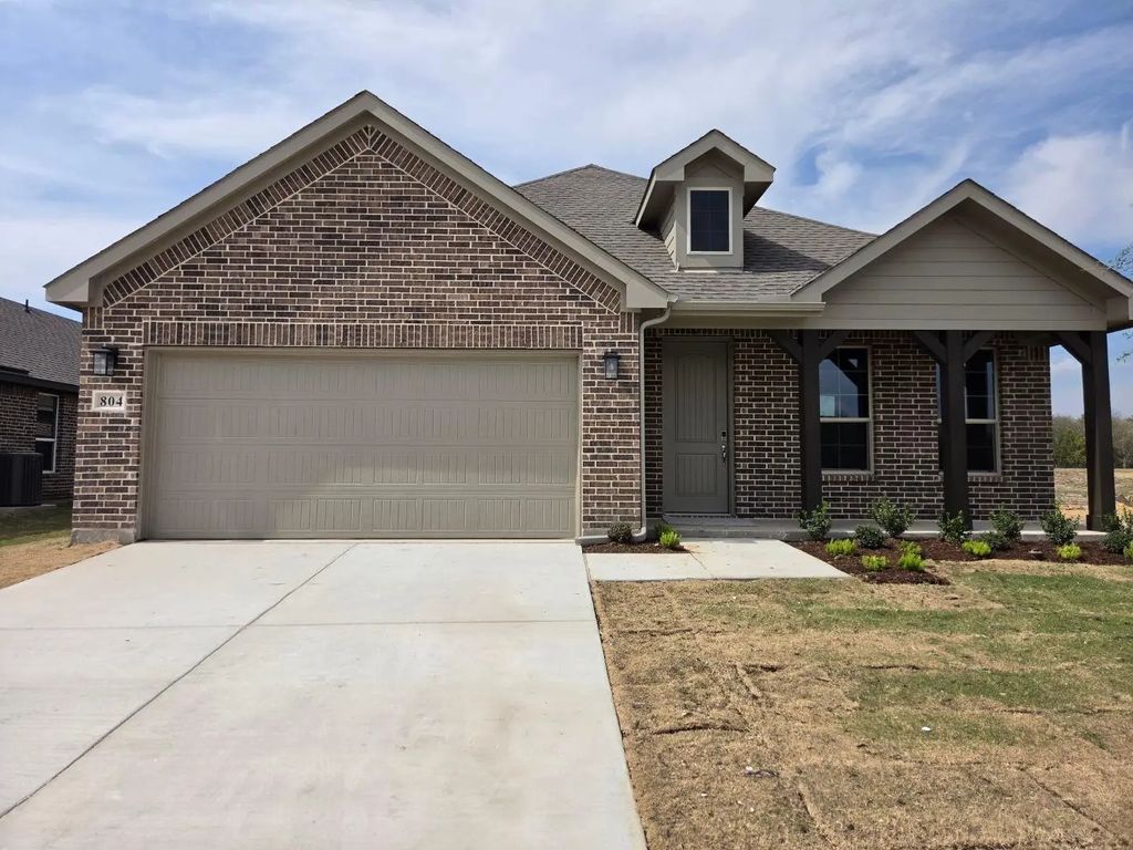 804 Silverleaf Drive, Ennis