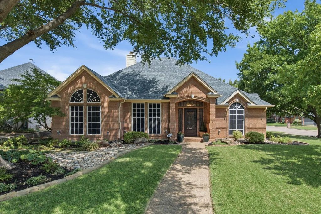 1613 Green Tree Drive, Hurst