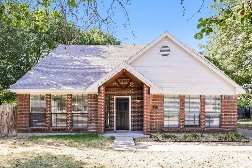 657 Edgewood Drive, Lancaster