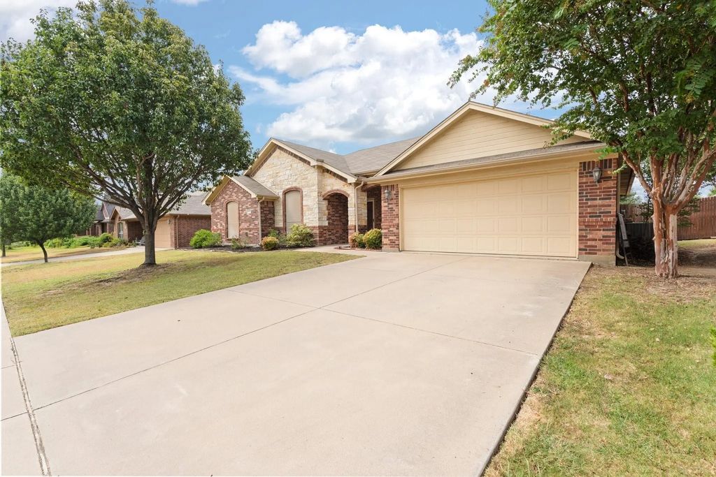 609 Jeffdale Drive, Burleson